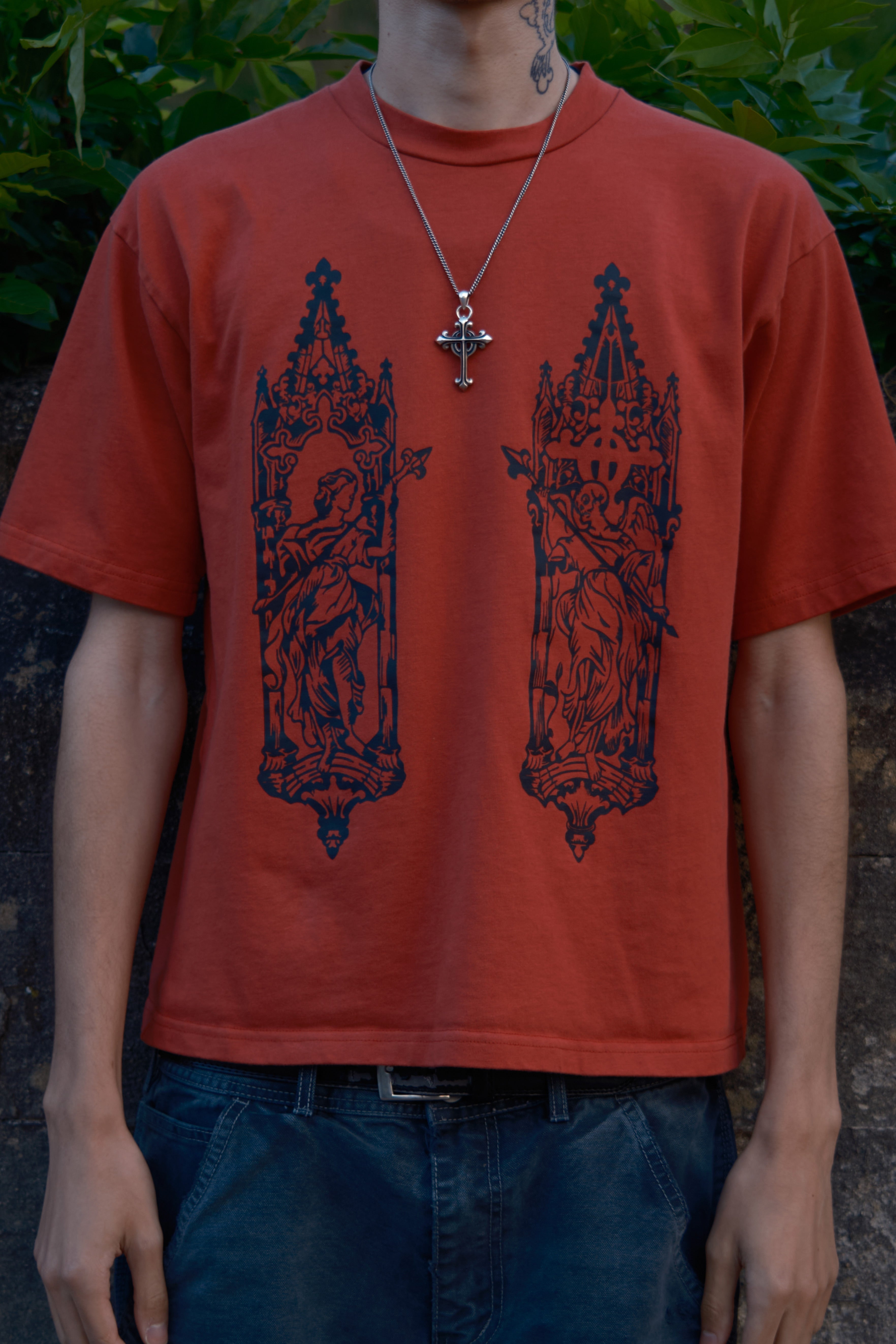 EMBELLISHED WINDOW TEE